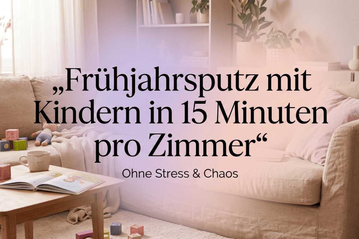 Frühjahrsputz mit Kindern im Alltag – leicht chaotisches Wohnzimmer mit Spielzeug und aufgeräumten Bereichen, natürliche Ordnung ohne Stress